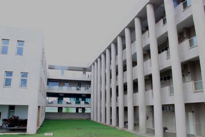 https://cache.careers360.mobi/media/colleges/social-media/media-gallery/11933/2019/1/12/Campus view of VDF School of Polytechnic Latur_Campus-view.JPG